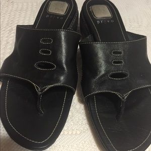Privo by Clarkes. Black slipper 6M